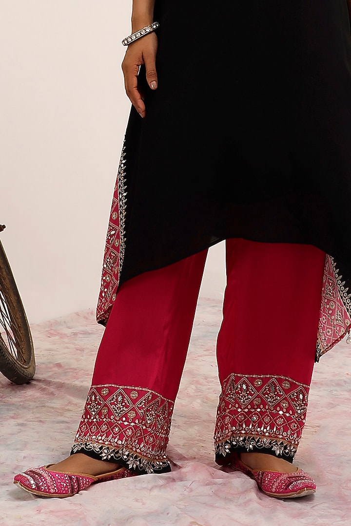Black & Magenta Crepe Color Blocked Kaftan Set by Surkh Syahi at Pernia's Pop Up Shop