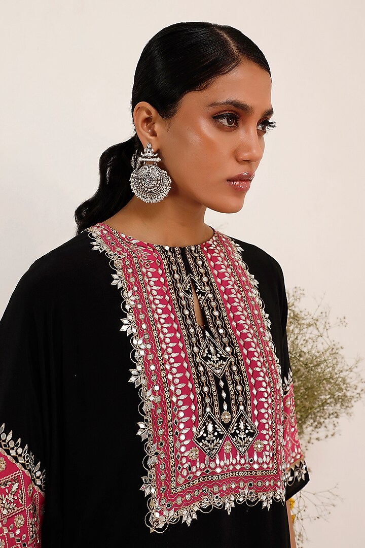 Black & Magenta Crepe Color Blocked Kaftan Set by Surkh Syahi at Pernia's Pop Up Shop