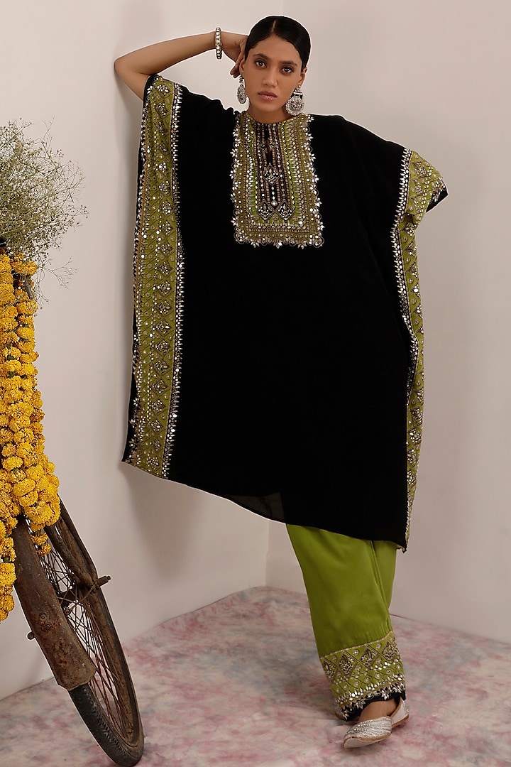 Black & Green Crepe Color Blocked Kaftan Set by Surkh Syahi at Pernia's Pop Up Shop