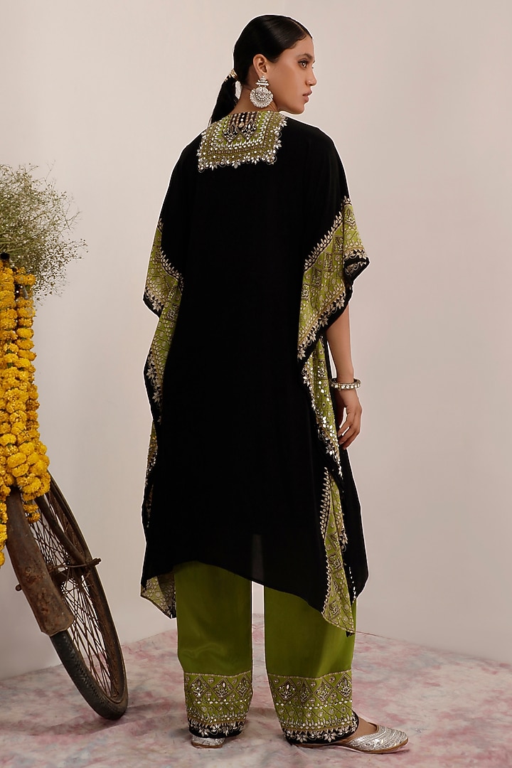 Black & Green Crepe Color Blocked Kaftan Set by Surkh Syahi at Pernia's Pop Up Shop