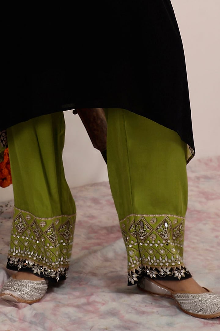 Black & Green Crepe Color Blocked Kaftan Set by Surkh Syahi at Pernia's Pop Up Shop