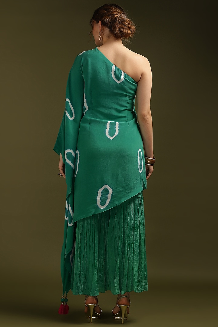 Emerald Green Crepe Printed & Embroidered Kaftan Set by Suti Dhaaga at Pernia's Pop Up Shop