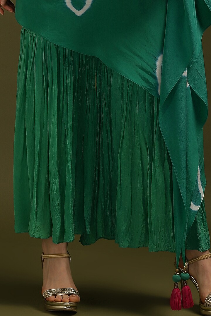Emerald Green Crepe Printed & Embroidered Kaftan Set by Suti Dhaaga at Pernia's Pop Up Shop