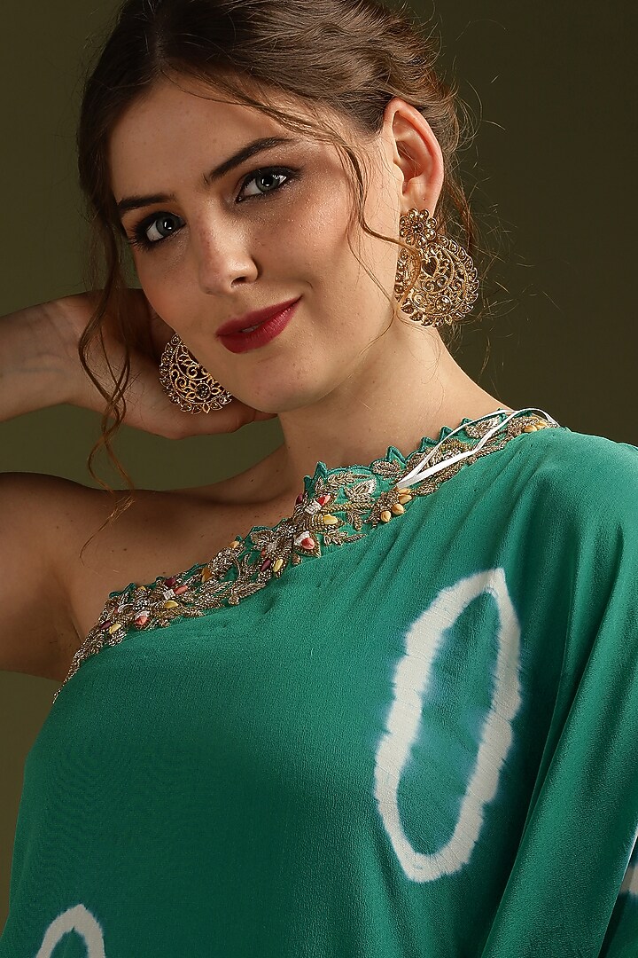 Emerald Green Crepe Printed & Embroidered Kaftan Set by Suti Dhaaga at Pernia's Pop Up Shop