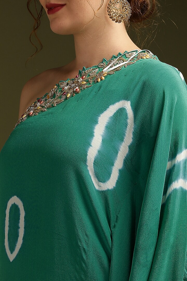Emerald Green Crepe Printed & Embroidered Kaftan Set by Suti Dhaaga at Pernia's Pop Up Shop