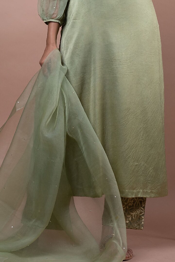 Green Embroidered Kurta Set by Suti Dhaaga at Pernia's Pop Up Shop