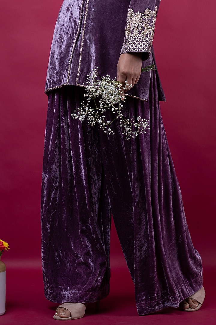Purple Embroidered Jacket Set by Suti Dhaaga at Pernia's Pop Up Shop
