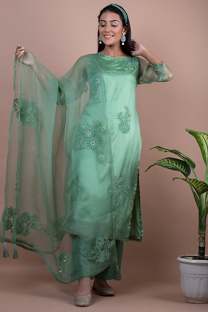 Green Embellished Kurta Set by Suti Dhaaga at Pernia's Pop Up Shop