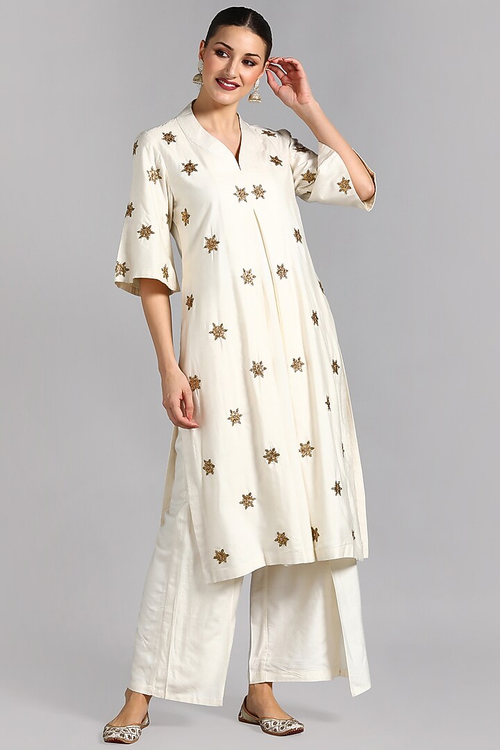 Off-White Cotton Silk Kurta Set by Suti Dhaaga at Pernia's Pop Up Shop