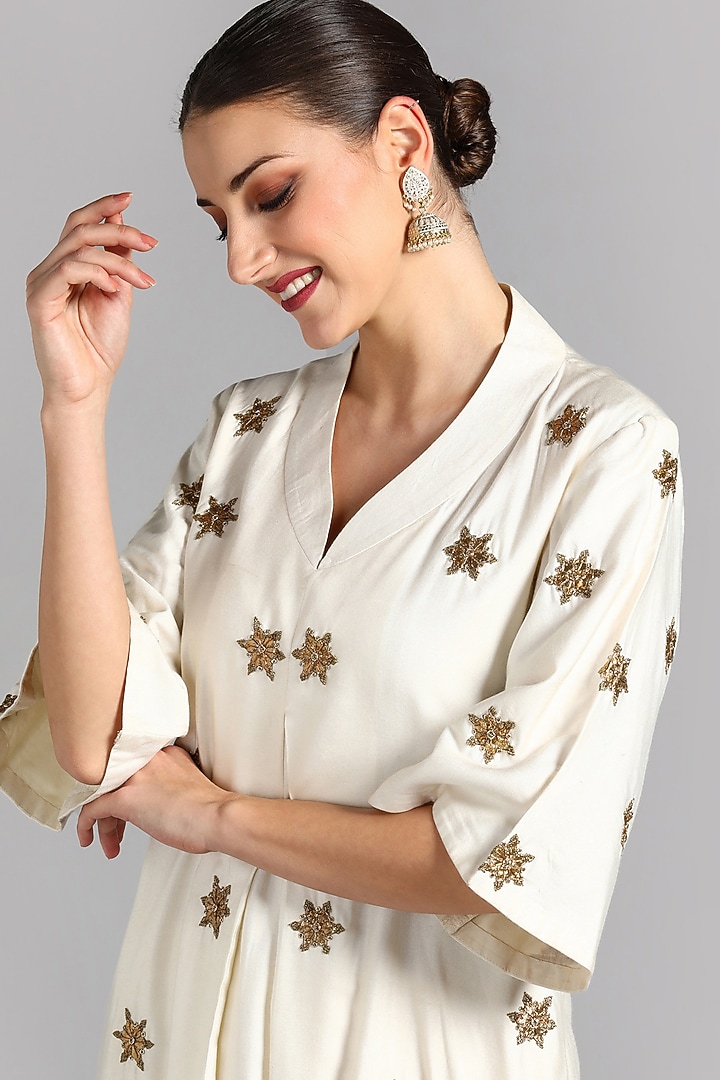Off-White Cotton Silk Kurta Set by Suti Dhaaga at Pernia's Pop Up Shop