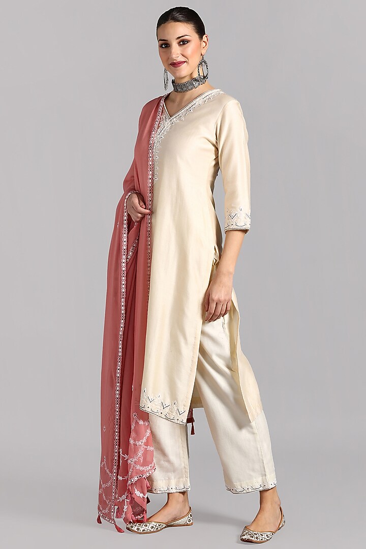 Ivory Embroidered Kurta Set by Suti Dhaaga at Pernia's Pop Up Shop