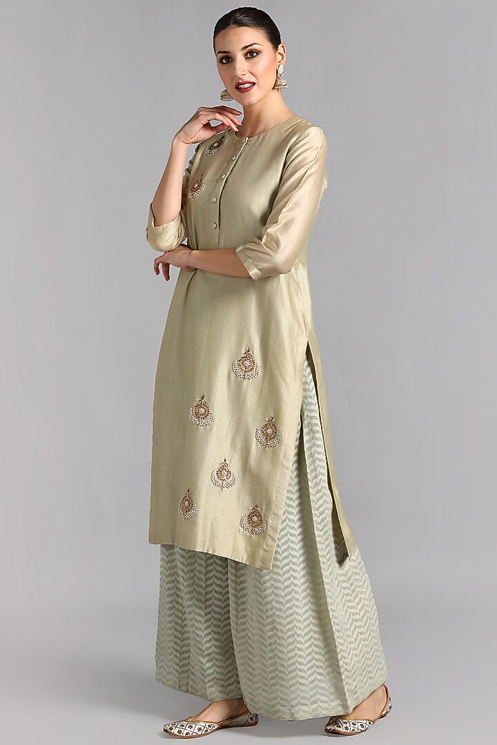 Champagne Hand Embroidered Kurta Set by Suti Dhaaga at Pernia's Pop Up Shop