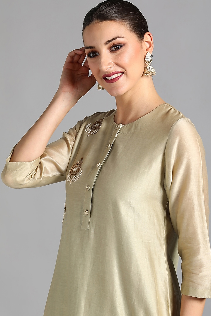 Champagne Hand Embroidered Kurta Set by Suti Dhaaga at Pernia's Pop Up Shop
