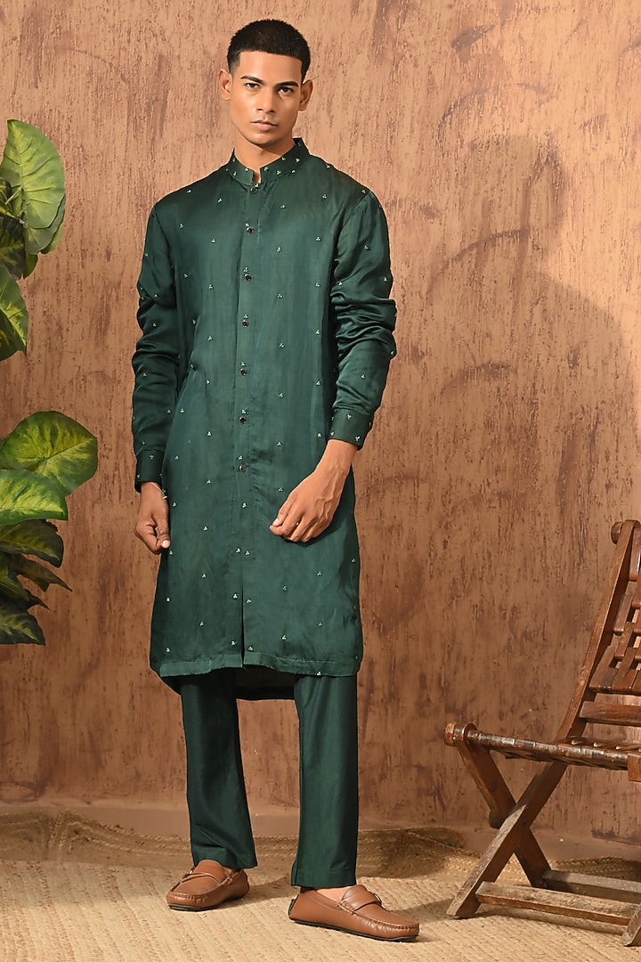 Green Linen Satin Embroidered Kurta Set by Sulakshna Jasra at Pernia's Pop Up Shop