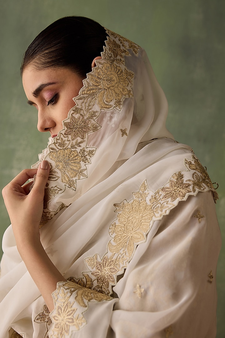 White Organza Aari & Zari Embroidered Kurta Set by Suhino at Pernia's Pop Up Shop