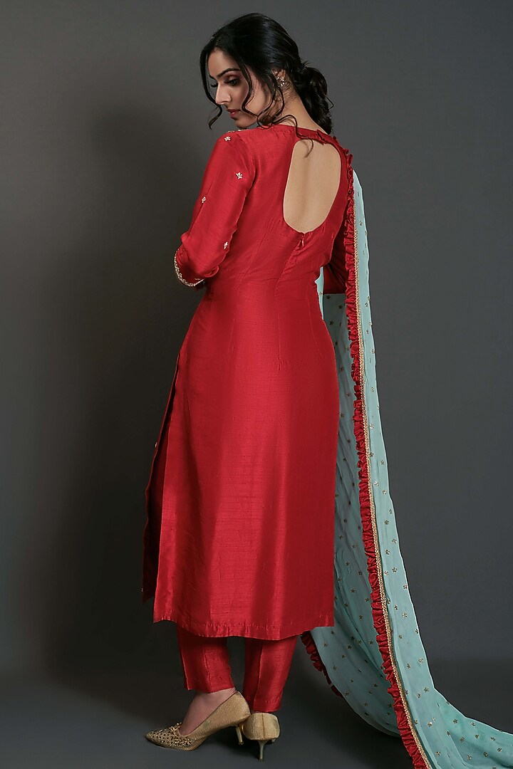 Red Handcrafted Straight Kurta Set by Suruchi Parakh at Pernia's Pop Up Shop