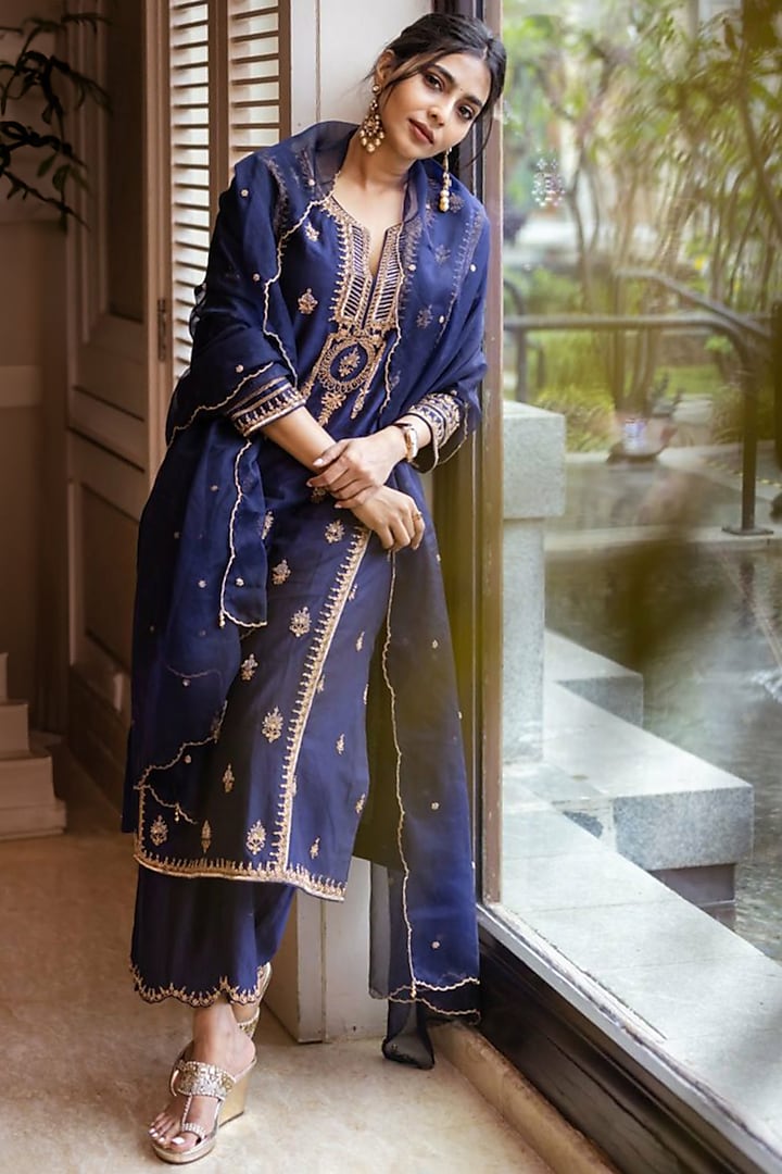 Sapphire Blue Silk Chanderi Embroidered Kurta Set by Sureena Chowdhri