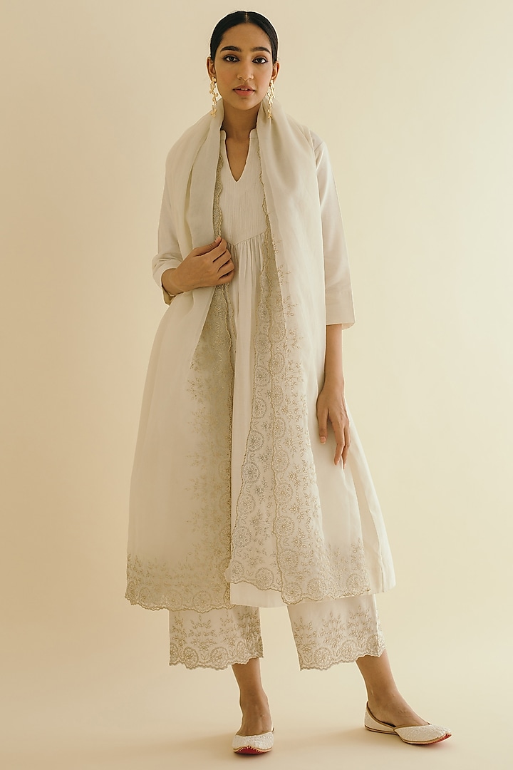 Ivory Silk Chanderi Kurta Set by Sureena Chowdhri at Pernia's Pop Up Shop