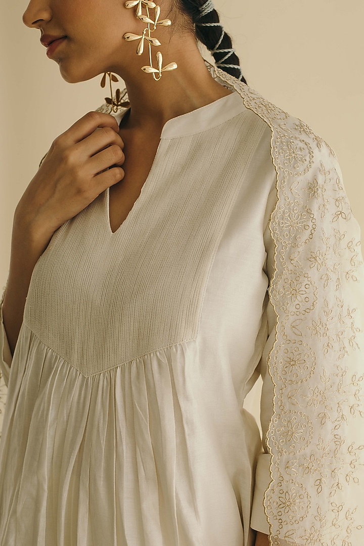 Ivory Silk Chanderi Kurta Set by Sureena Chowdhri at Pernia's Pop Up Shop