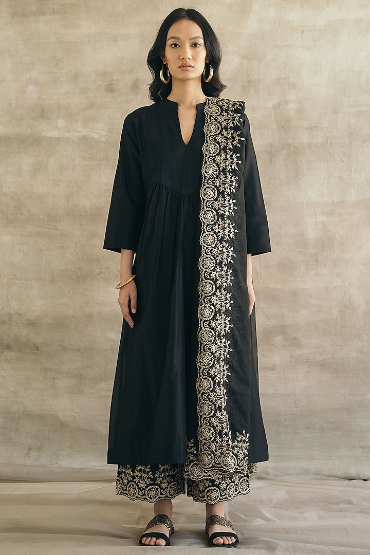 Black Silk Chanderi Kurta Set by Sureena Chowdhri at Pernia's Pop Up Shop