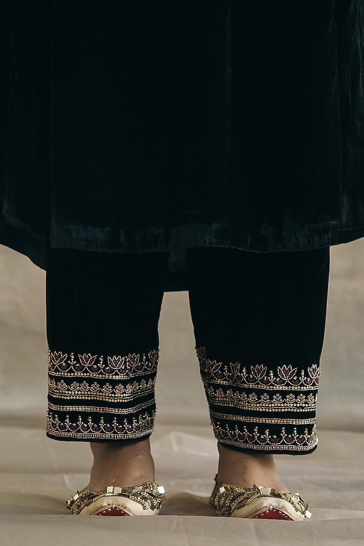 Black Silk Velvet Hand Embroidered Kurta Set by Sureena Chowdhri at Pernia's Pop Up Shop