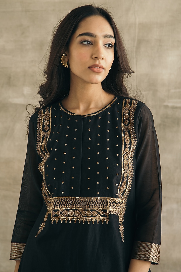 Black Chanderi Silk Embroidered Kurta Set by Sureena Chowdhri at Pernia's Pop Up Shop
