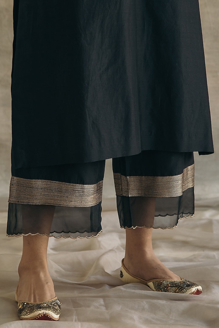 Black Chanderi Silk Embroidered Kurta Set by Sureena Chowdhri at Pernia's Pop Up Shop