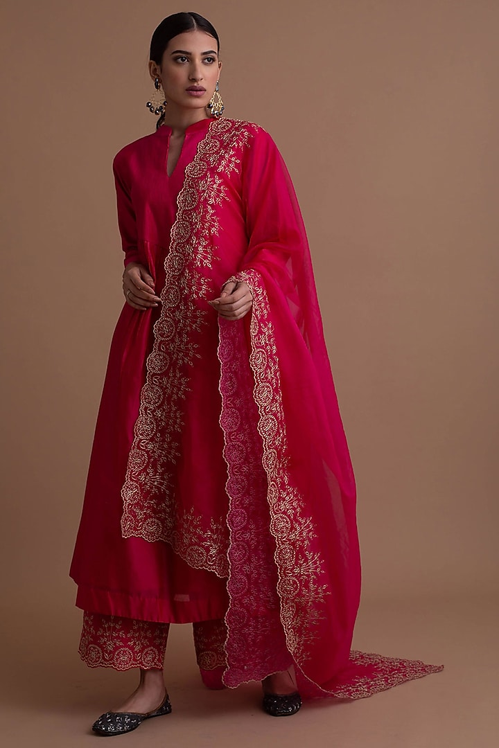 Crimson-Magenta Silk Chanderi Kurta Set by Sureena Chowdhri at Pernia's Pop Up Shop