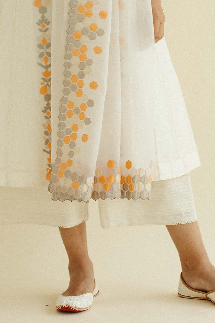 Ivory Silk Chanderi Embroidered Kurta Set by Sureena Chowdhri at Pernia's Pop Up Shop