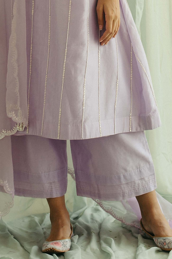 Lilac Silk Chanderi Pearl Embroidered Kurta Set by Sureena Chowdhri at Pernia's Pop Up Shop
