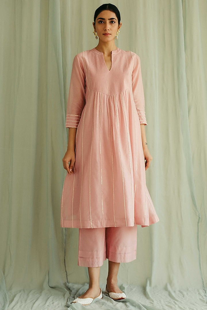 Blush Pink Silk Chanderi Pearl Embroidered Kurta Set by Sureena Chowdhri at Pernia's Pop Up Shop