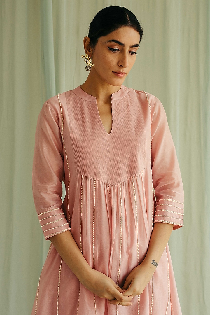 Blush Pink Silk Chanderi Pearl Embroidered Kurta Set by Sureena Chowdhri at Pernia's Pop Up Shop