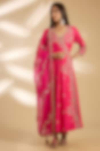 Strawberry Red Spun Silk Kurta Set by SURBHI SHAH at Pernia's Pop Up Shop