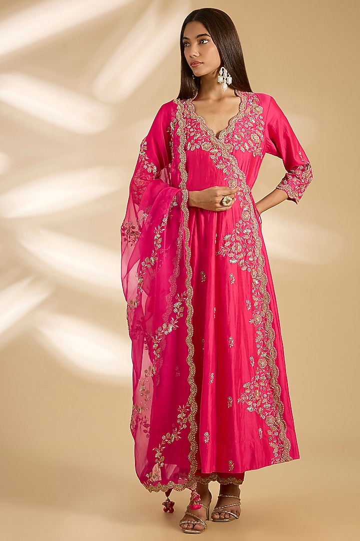 Strawberry Red Spun Silk Kurta Set by SURBHI SHAH at Pernia's Pop Up Shop