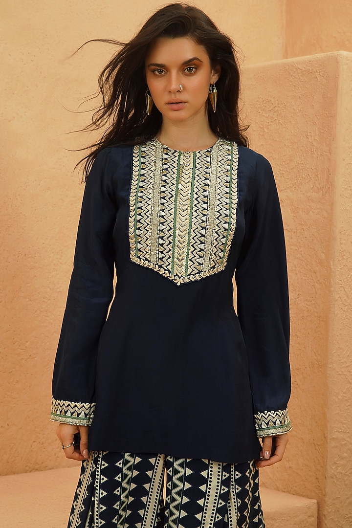 Navy Blue Crepe Embellished Kurta Set by Sva By Sonam & Paras Modi at Pernia's Pop Up Shop