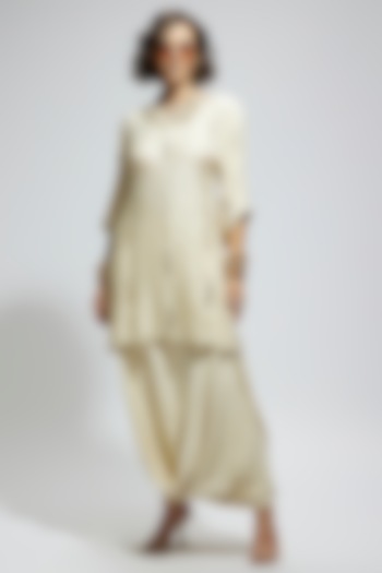 Ivory Silk Embellished Tunic Set by SVA BY SONAM & PARAS MODI at Pernia's Pop Up Shop