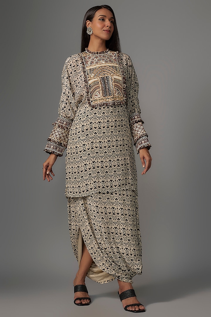 White Crepe Geometric Printed Kurta Set by Sva By Sonam & Paras Modi at Pernia's Pop Up Shop