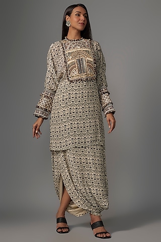 White Crepe Geometric Printed Kurta Set by Sva By Sonam & Paras Modi