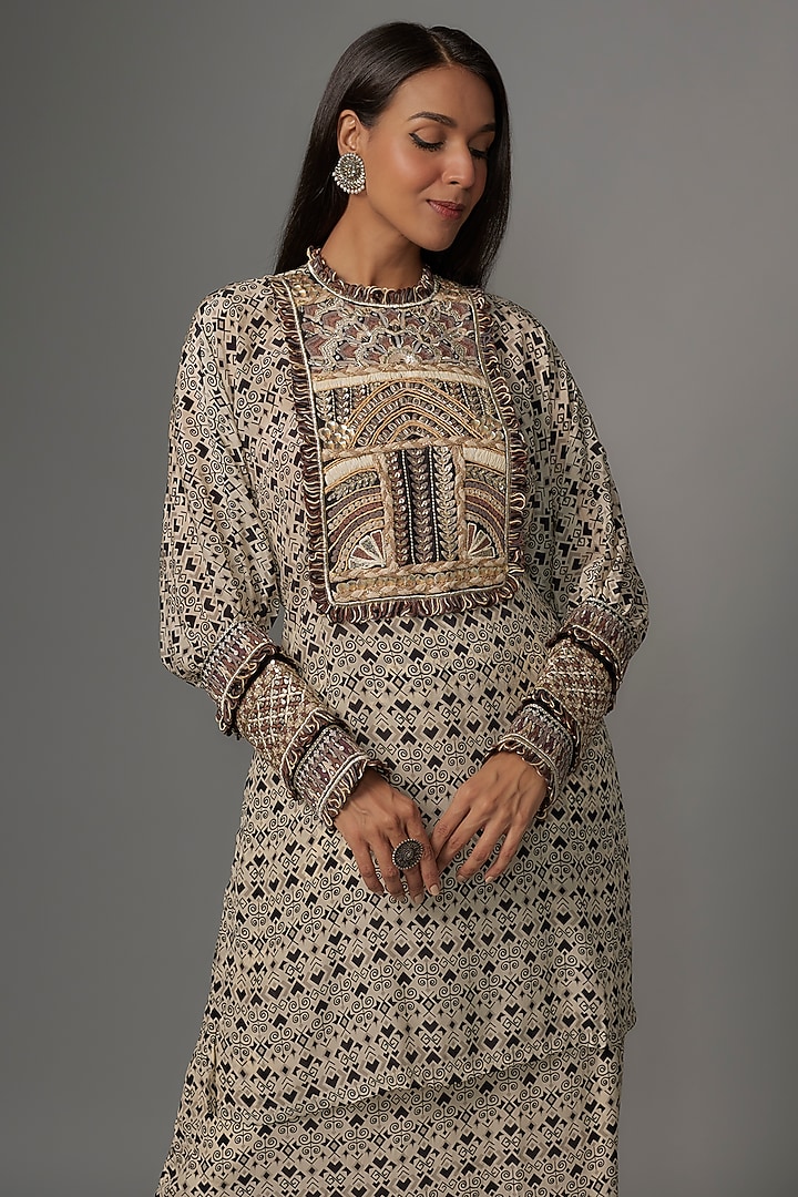 White Crepe Geometric Printed Kurta Set by Sva By Sonam & Paras Modi at Pernia's Pop Up Shop