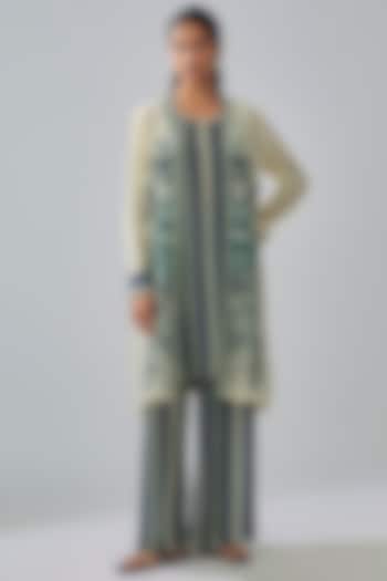 Ivory Crepe Printed Cape Set by Sva By Sonam & Paras Modi at Pernia's Pop Up Shop