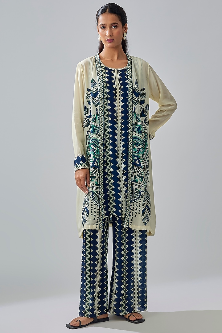 Ivory Crepe Printed Cape Set by Sva By Sonam & Paras Modi at Pernia's Pop Up Shop