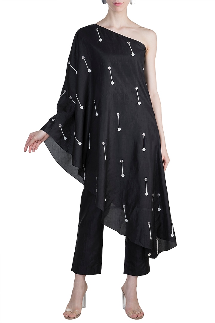Black Embroidered Kurta With Pants & Scarf by Arya by SVA at Pernia's Pop Up Shop