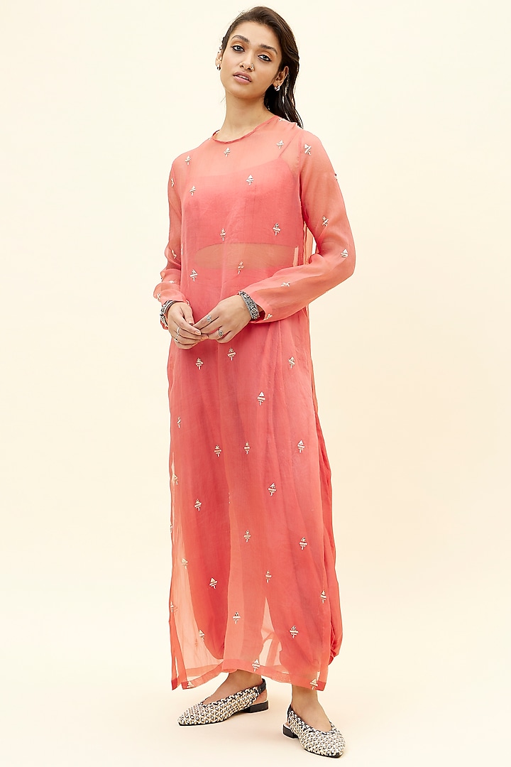 Deep Coral Organza Kurta Set by SVA BY SONAM & PARAS MODI at Pernia's Pop Up Shop