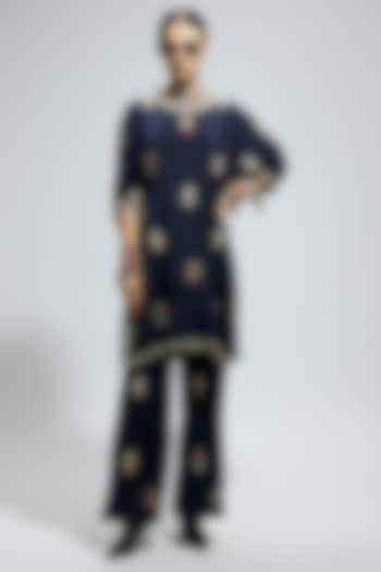 Blue Silk Embroidered Kurta Set by Sva By Sonam & Paras Modi at Pernia's Pop Up Shop