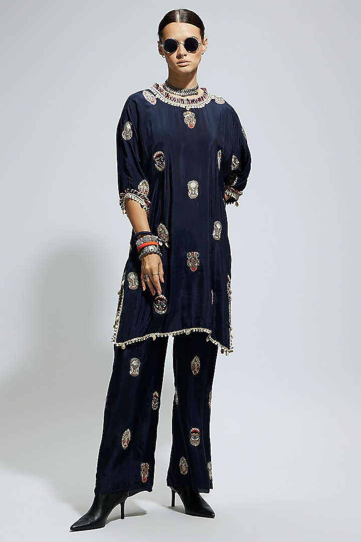 Blue Silk Embroidered Kurta Set by SVA BY SONAM & PARAS MODI at Pernia's Pop Up Shop