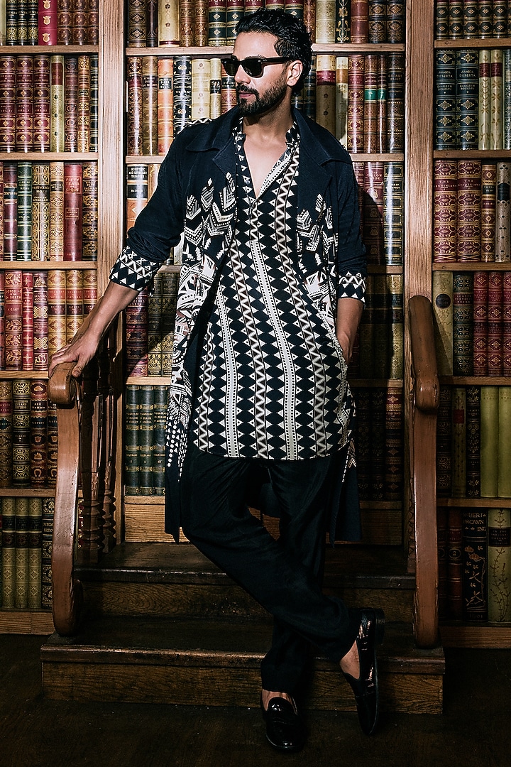 Black Crepe Geometric Printed Trench Coat by Sva By Sonam & Paras Modi Men at Pernia's Pop Up Shop