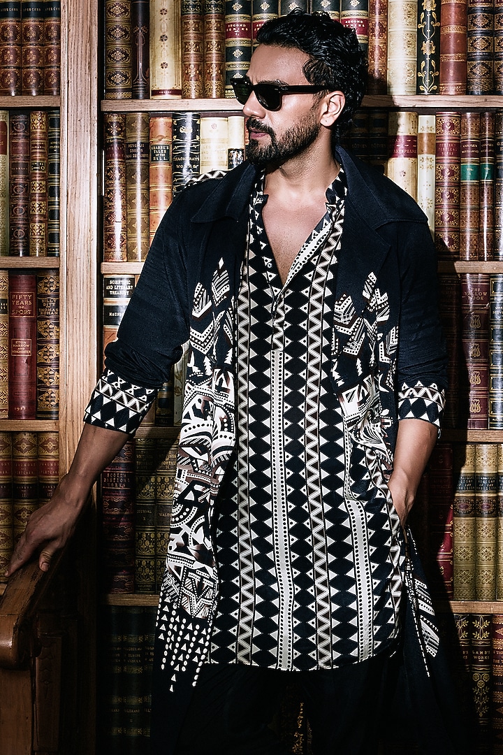 Black Crepe Geometric Printed Trench Coat by Sva By Sonam & Paras Modi Men at Pernia's Pop Up Shop