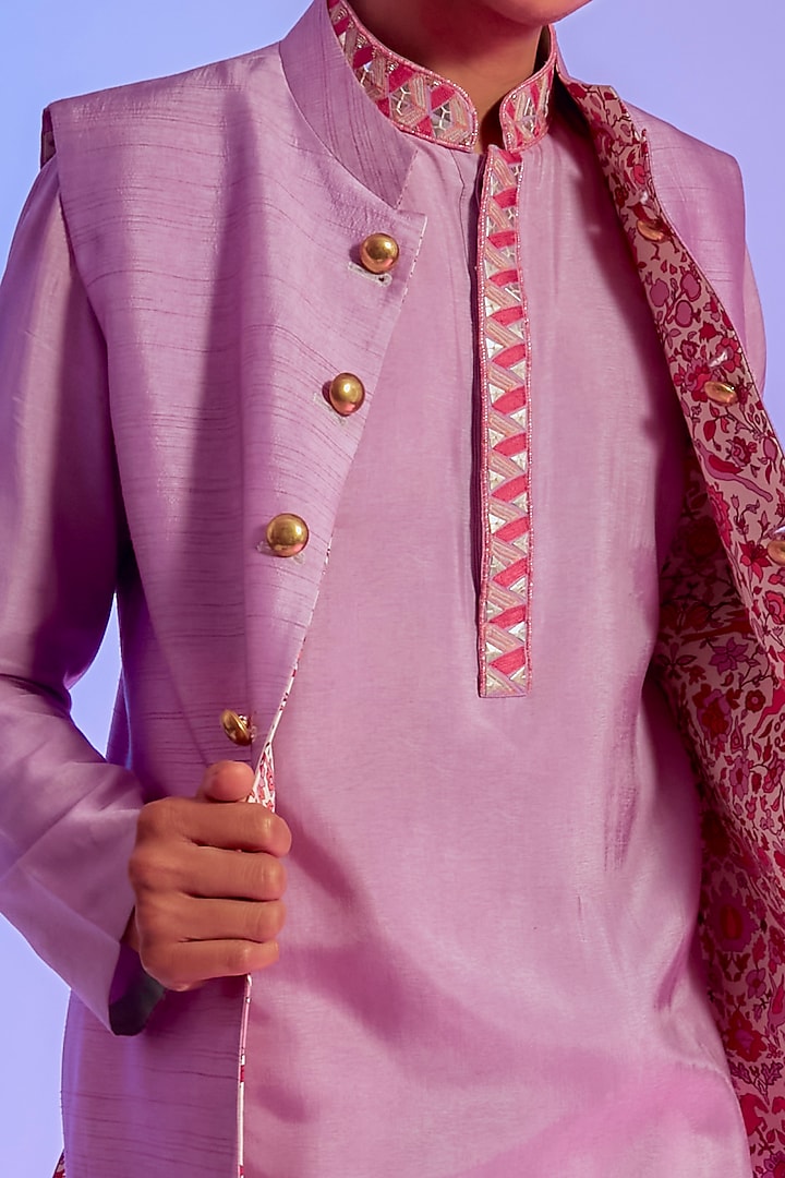 Lilac Floral Reversible Bundi Jacket by Sva By Sonam & Paras Modi Men at Pernia's Pop Up Shop