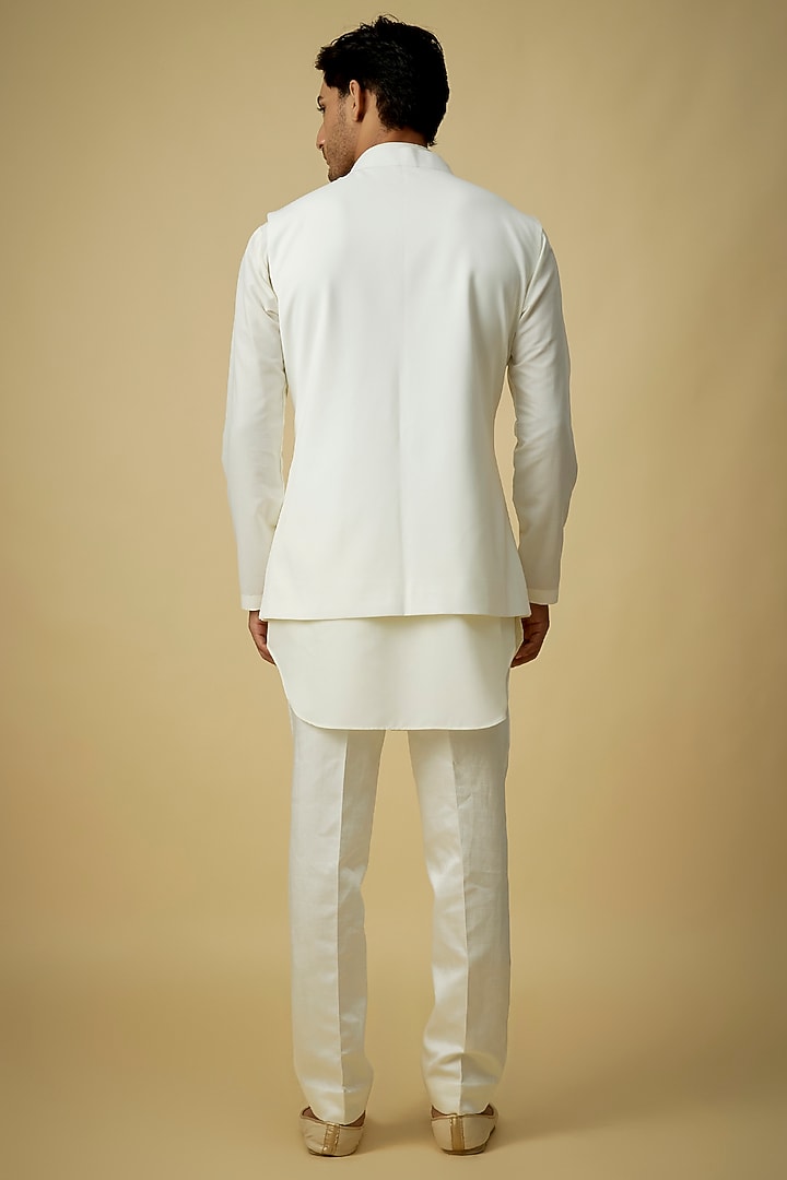White Suiting Bundi Jacket by Sva By Sonam & Paras Modi Men at Pernia's Pop Up Shop