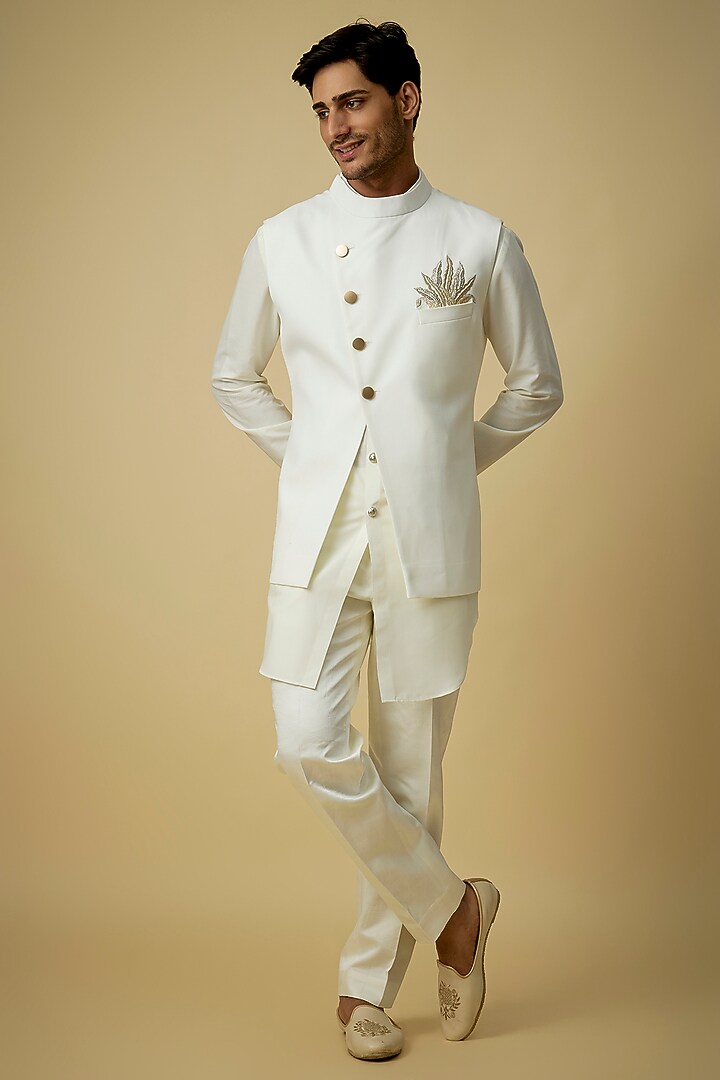 White Suiting Bundi Jacket by Sva By Sonam & Paras Modi Men at Pernia's Pop Up Shop